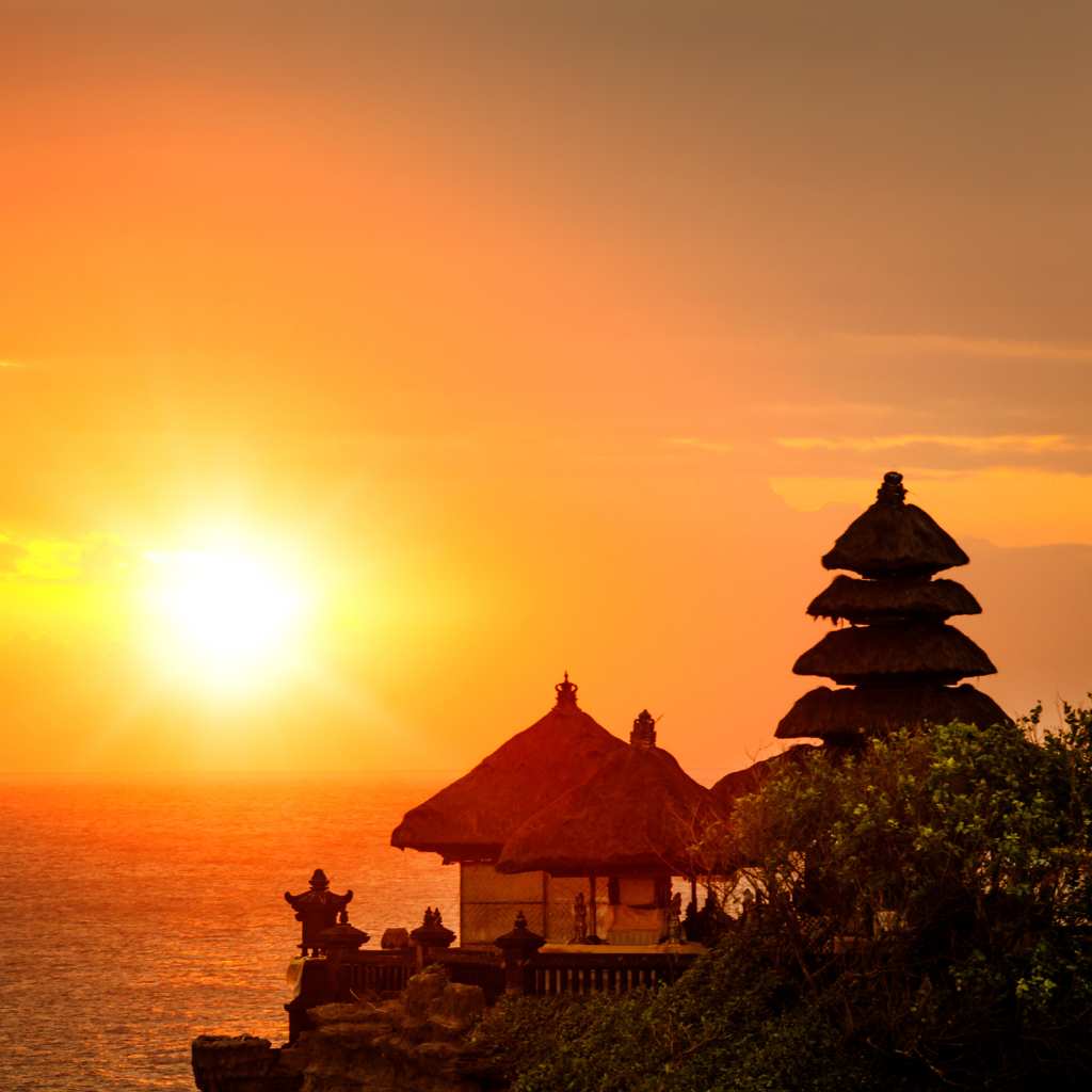 Sunset in Tanah Lot perfect for Family Getaway