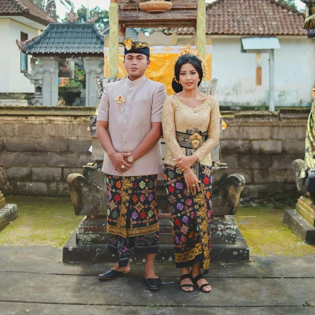 dress in balinese style correctly