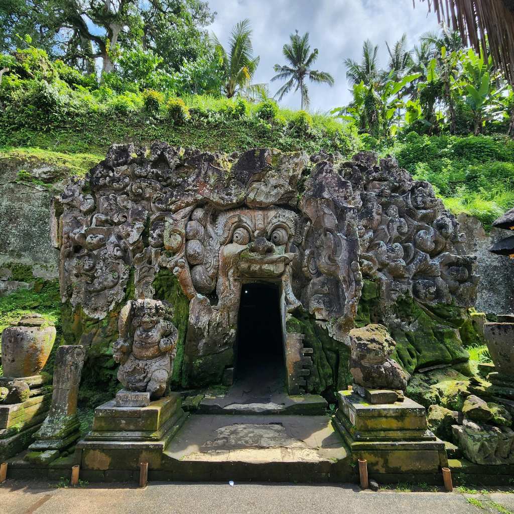 gateway of goa gajah bali