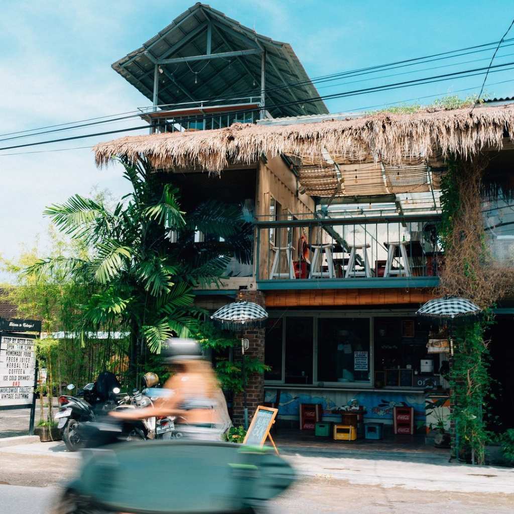 halokedungu cafe in kedungu