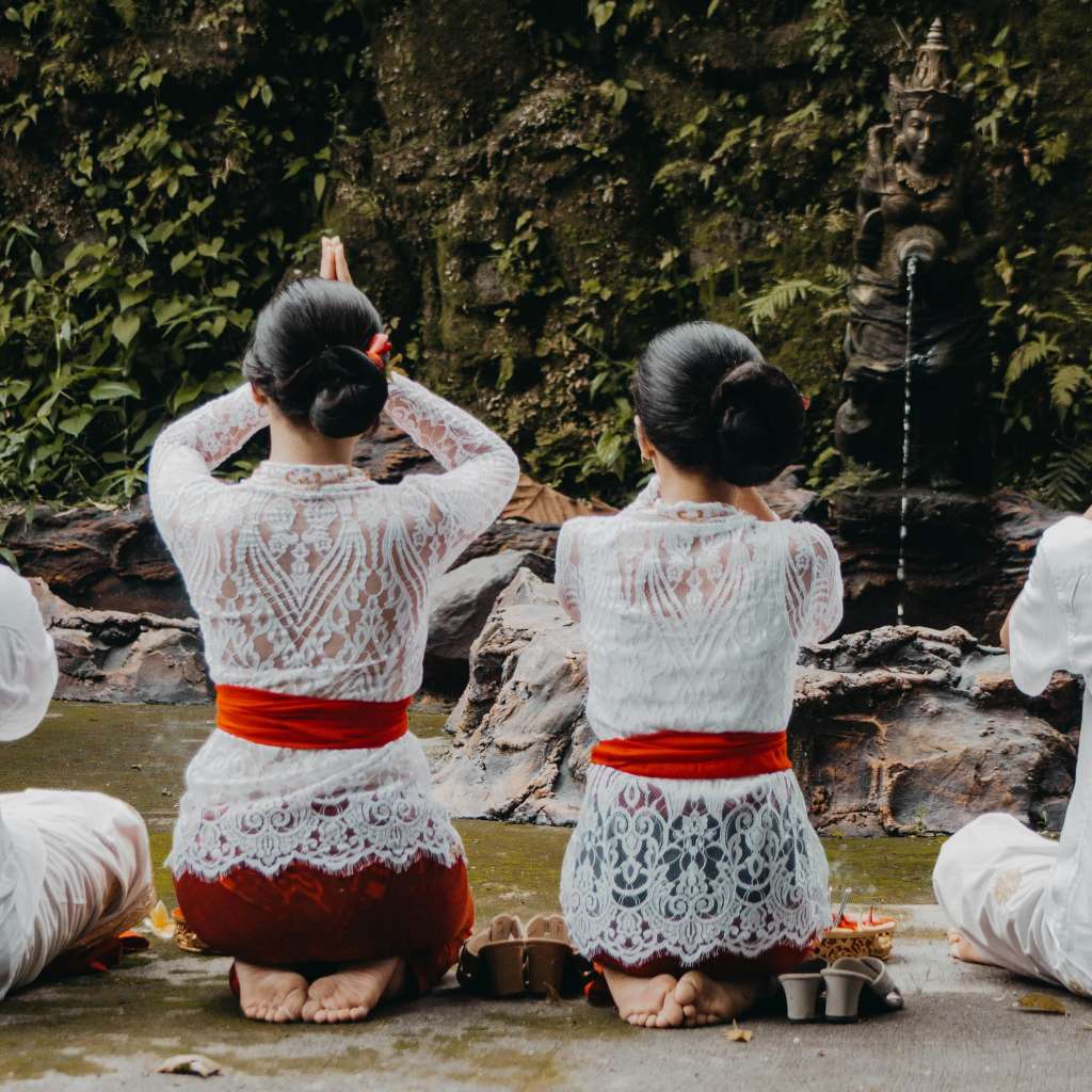 meaning of balinese dress