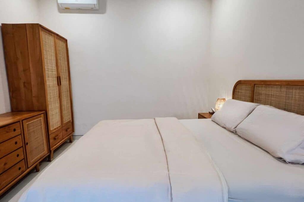 villa merion, white villa minimalist in bali rent monthly