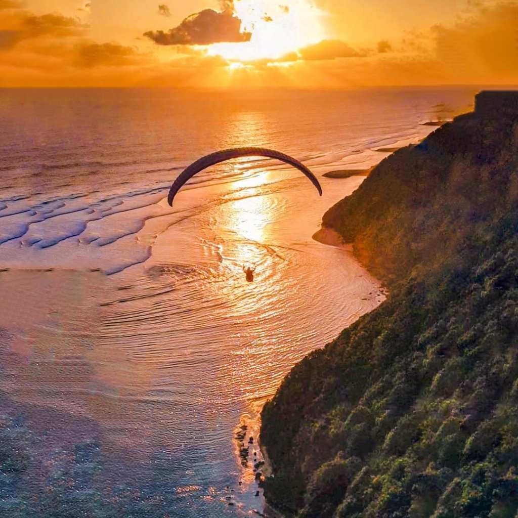 paragliding in uluwatu