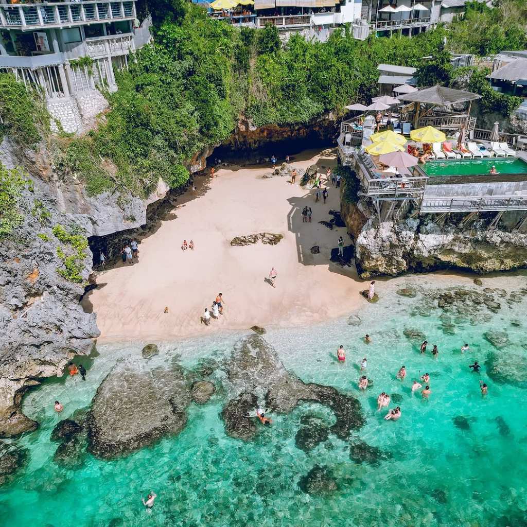 suluban beach uluwatu